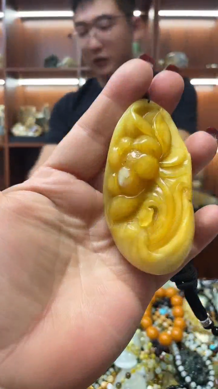 未镶嵌蛇纹石玉吊坠     
