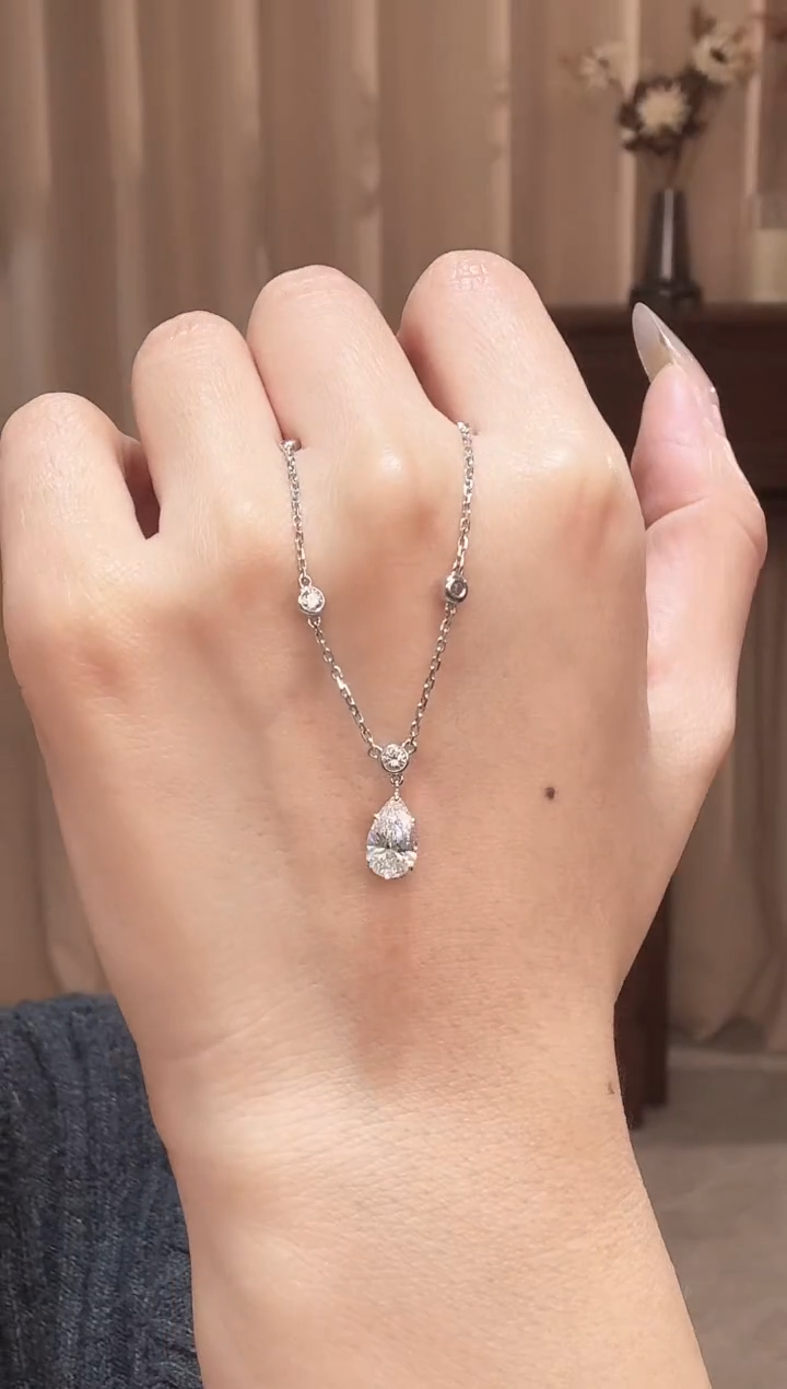 18K金镶嵌颈饰实验室培育钻石1卡水滴项链k白 满天星链条