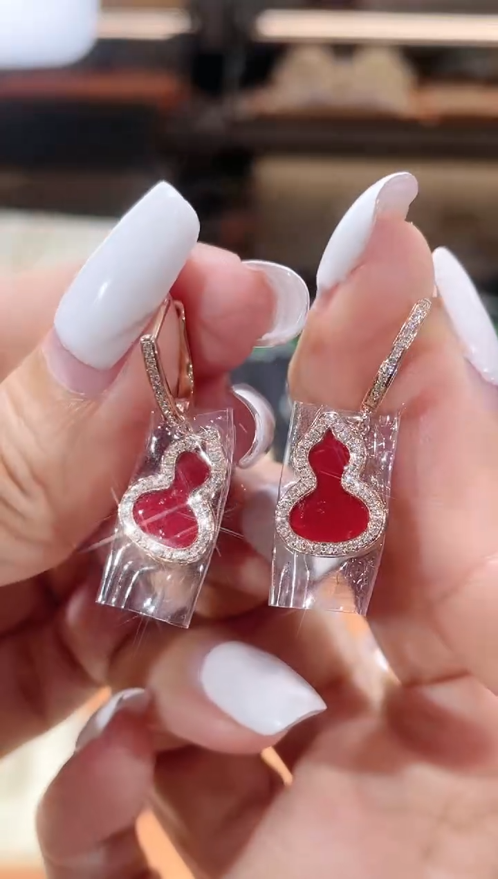 【闪购商品】钻石耳饰18K金镶嵌耳饰·