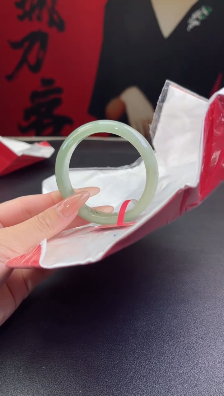 【闪购商品】翡翠手镯未镶嵌15翡翠手镯(微瑕）