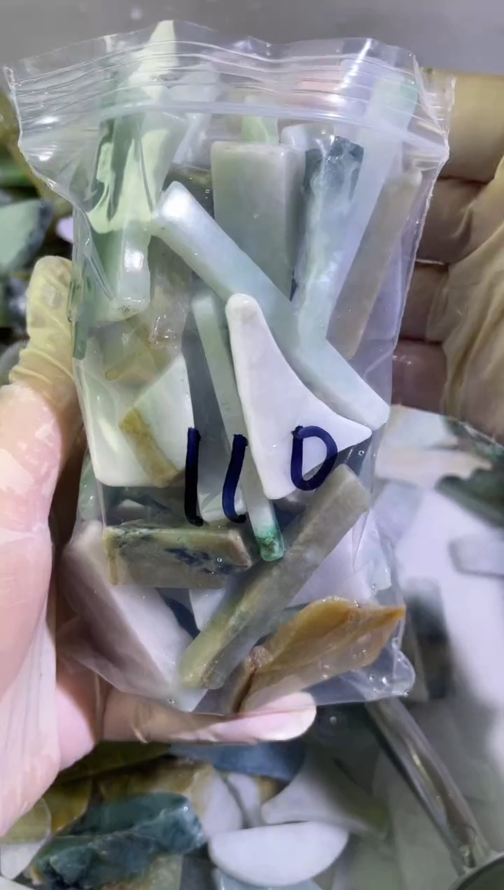 【闪购商品】翡翠颈饰未镶嵌天然翡翠大号500克110