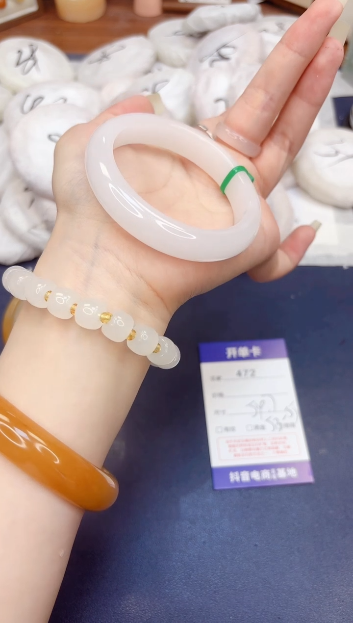 石英质玉手镯未镶嵌472-天山翠-圈口54