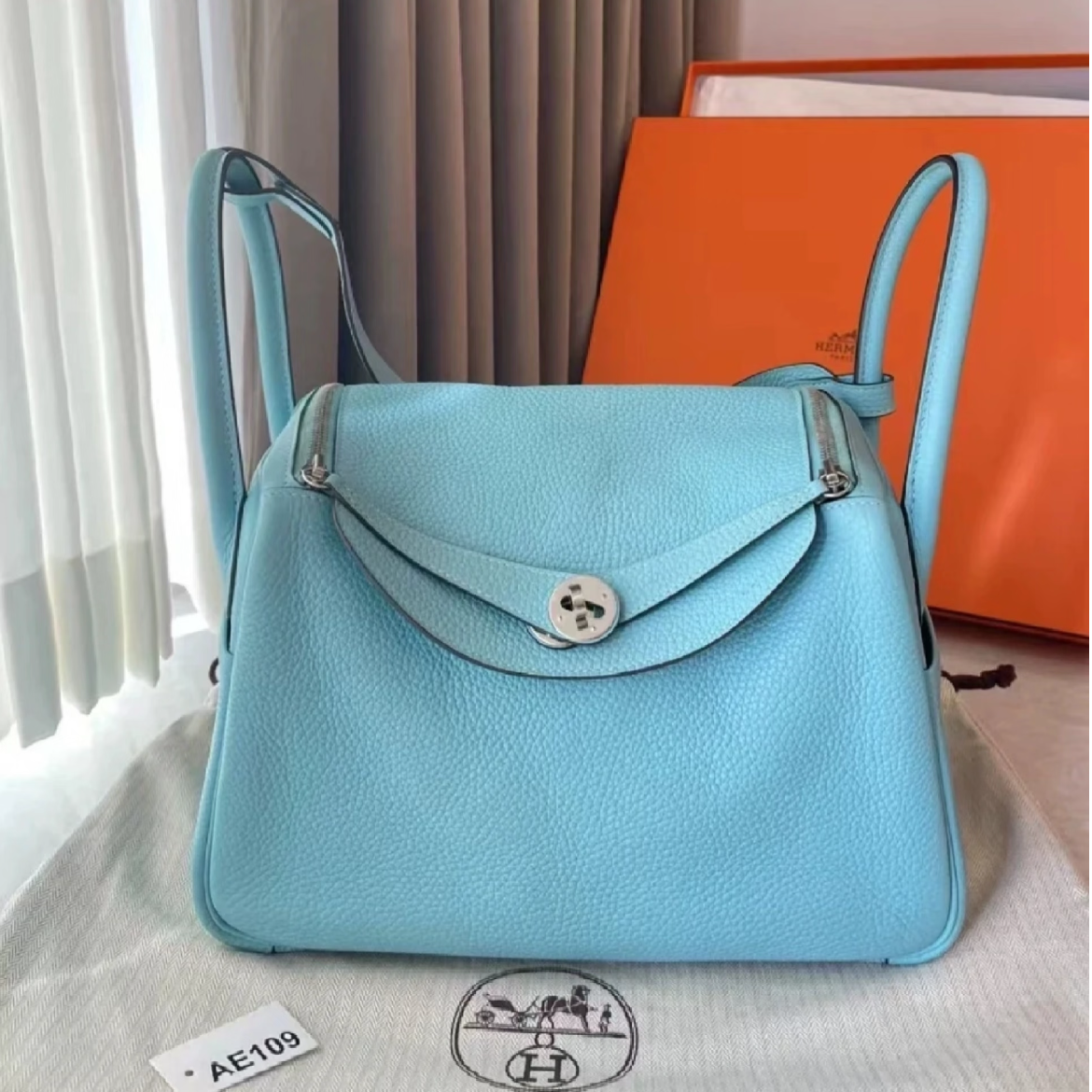 99新 Hermes/爱马仕 爱马仕lindy30马卡龙蓝TC银扣T单肩包9449082