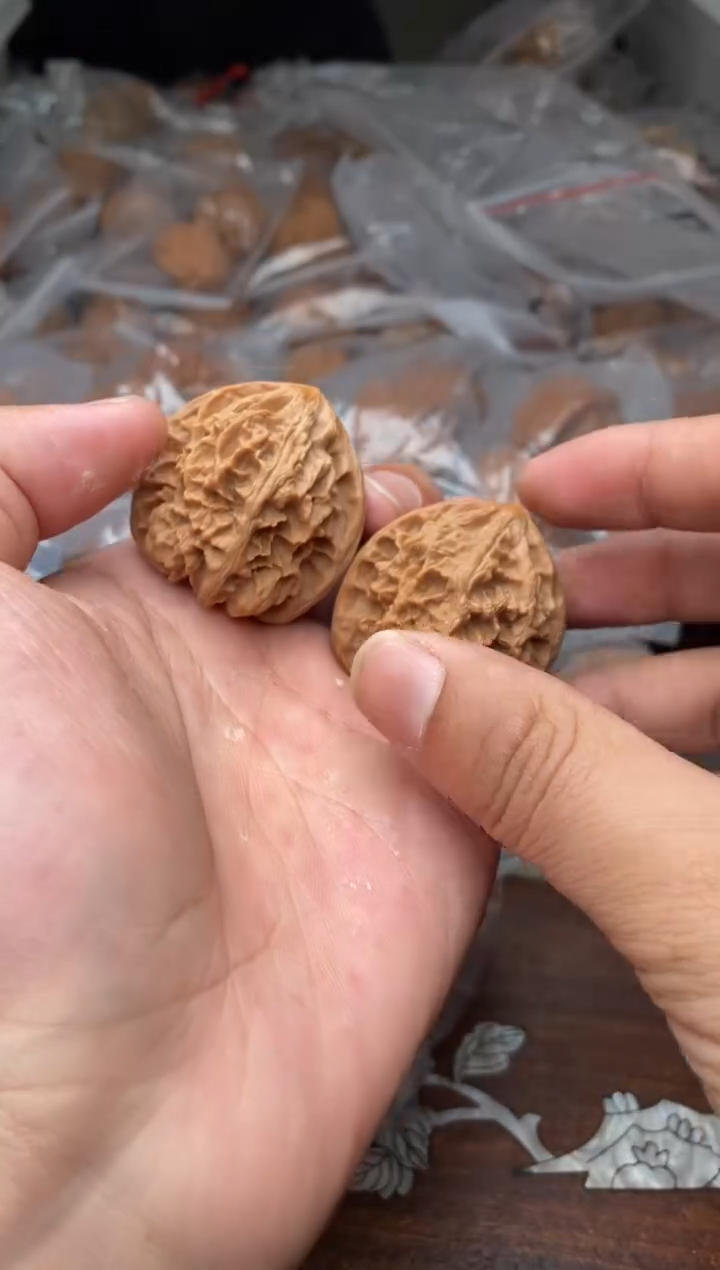 【闪购商品】文玩核桃把件A12号37尺野牛.团