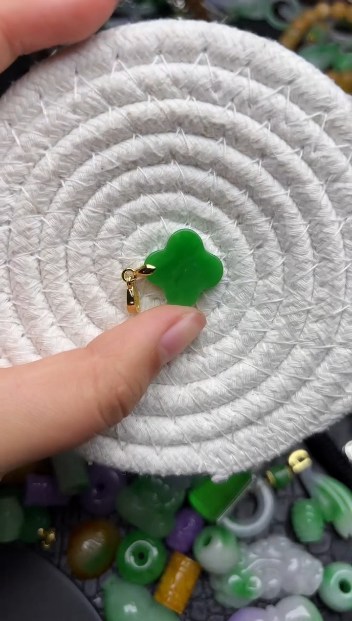 颈饰未镶嵌翡翠缅甸翡翠吊坠