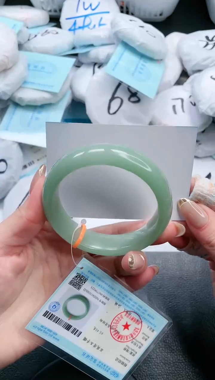 【闪购商品】石英质玉手镯未镶嵌18V52-58