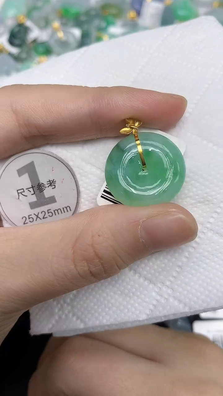 颈饰18K金镶嵌翡翠1111111111
