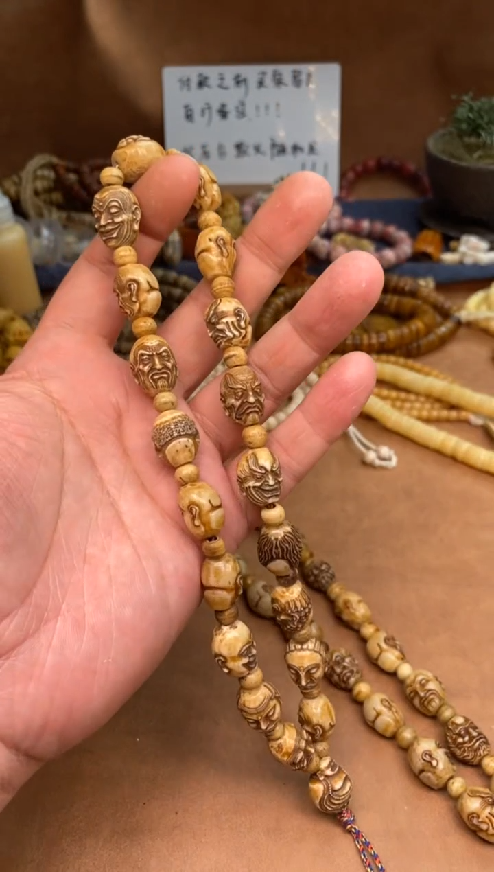 【闪购商品】牛骨其他N060-十八罗汉手持-有棕裂