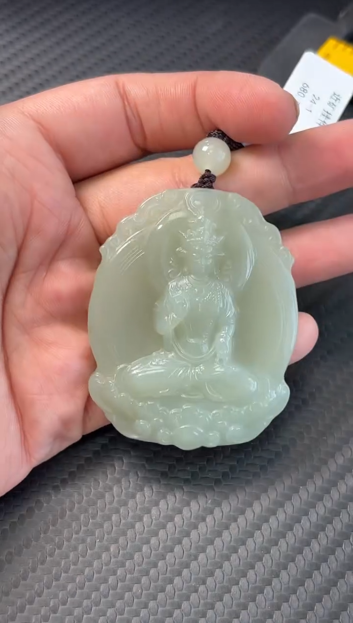 吊坠(赠链)未镶嵌和田玉且末微色差近矿吊坠h