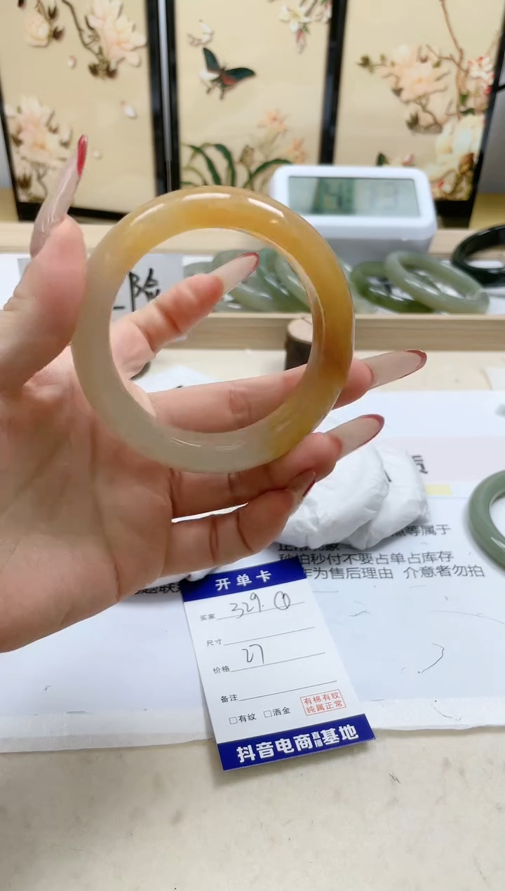 【闪购商品】石英质玉手镯未镶嵌329/56.5