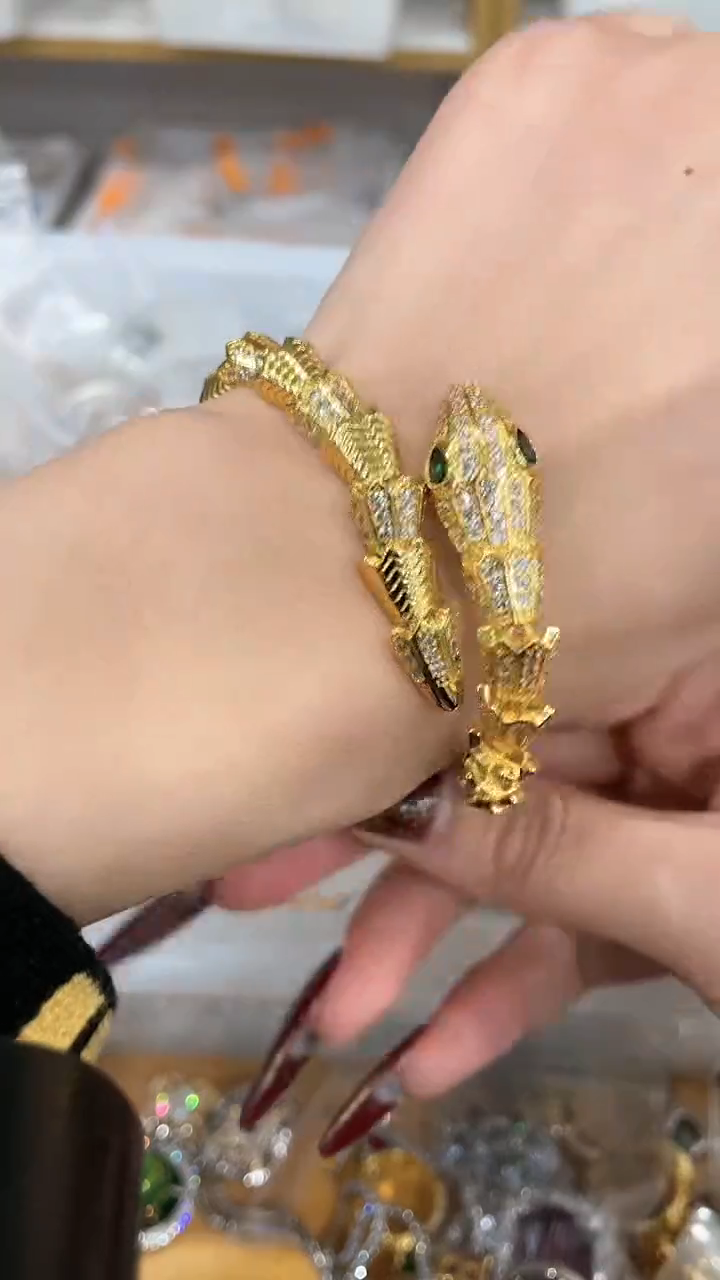 【闪购商品】合成钻石合金q604蛇形手链