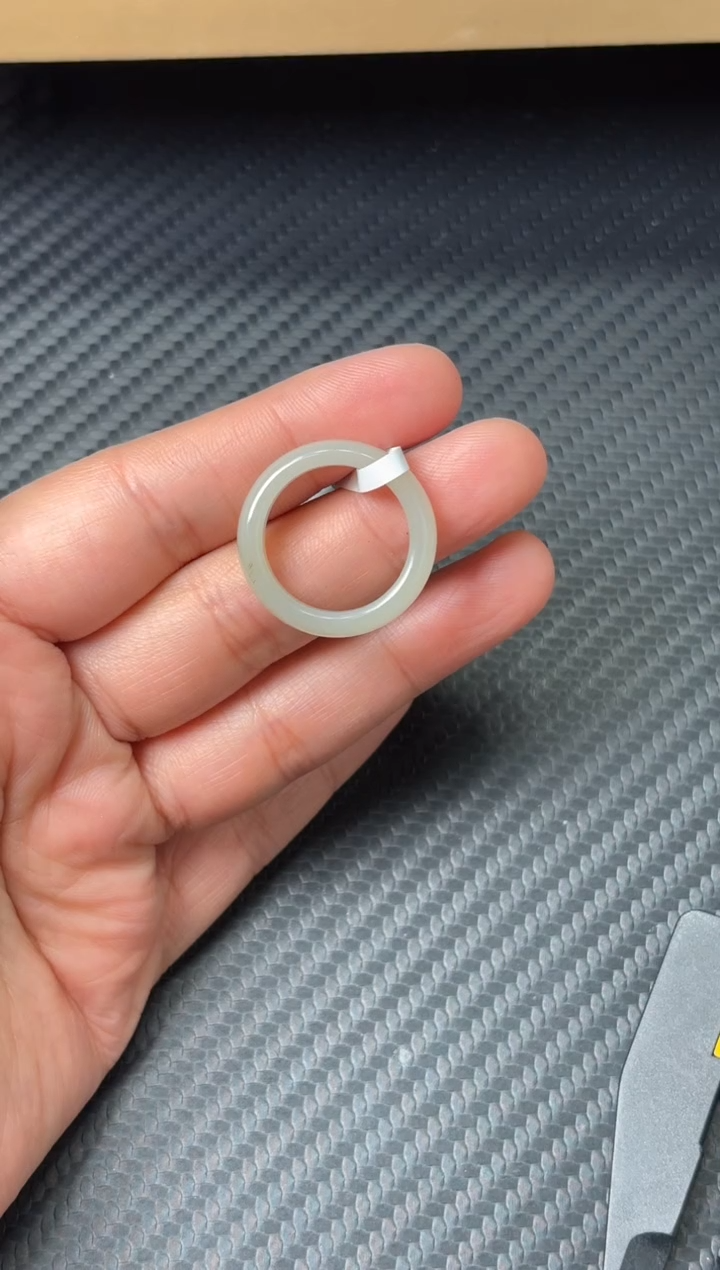 未镶嵌戒圈和田玉且末近矿微色差戒圈18