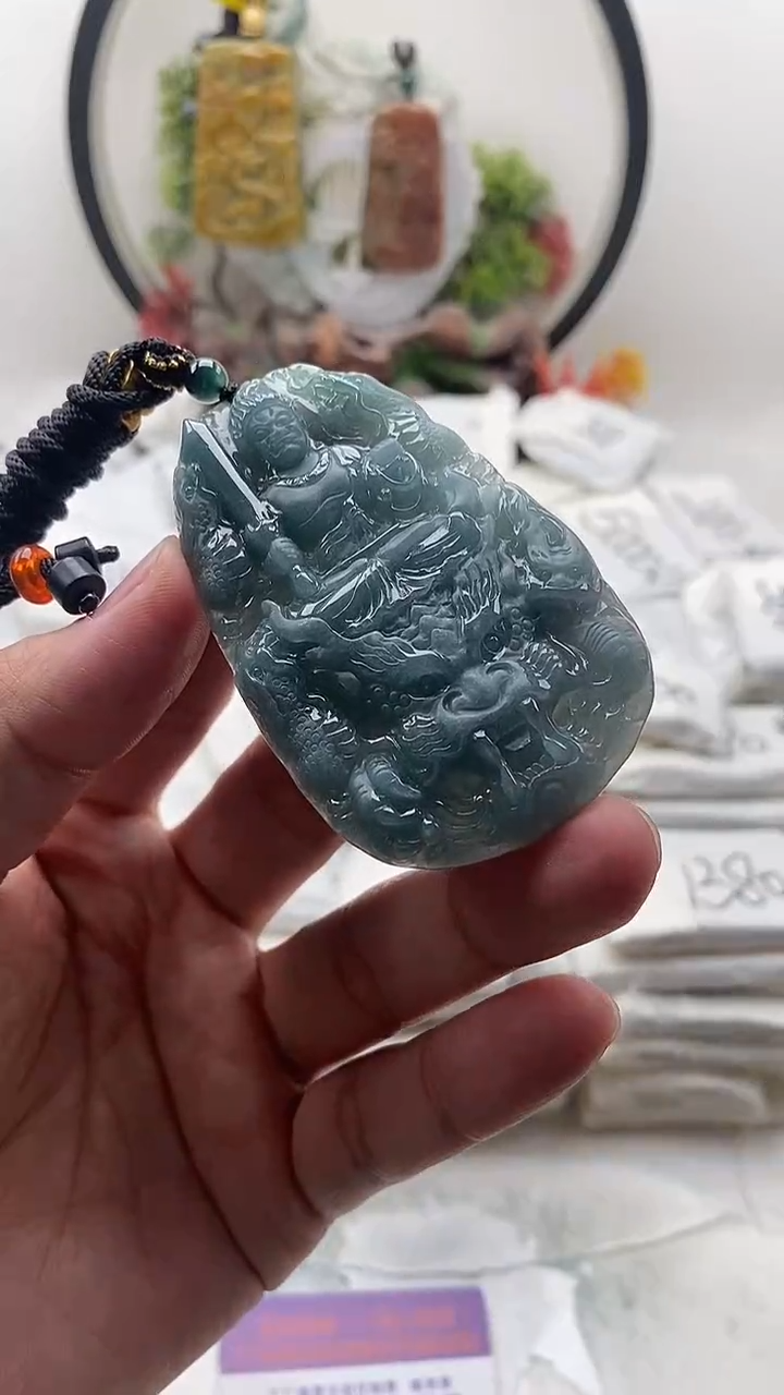 颈饰未镶嵌翡翠不动明王