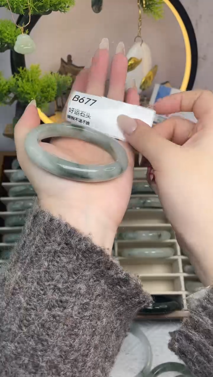 未镶嵌手镯石英质玉B677