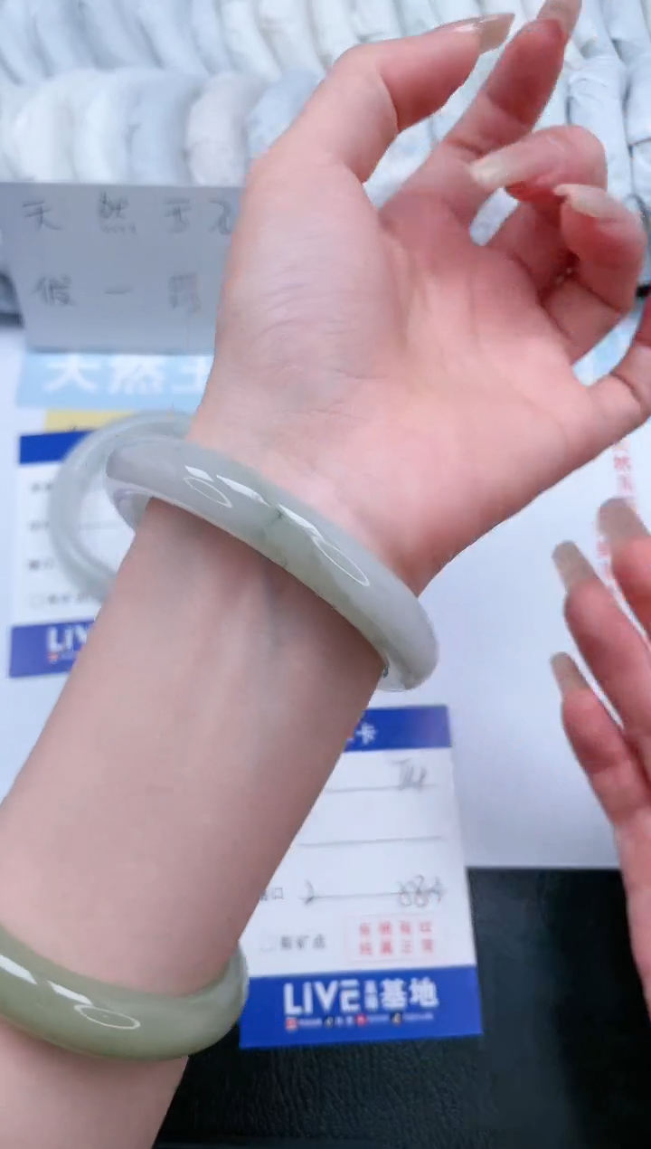 【闪购商品】石英质玉手镯未镶嵌T14-58.3