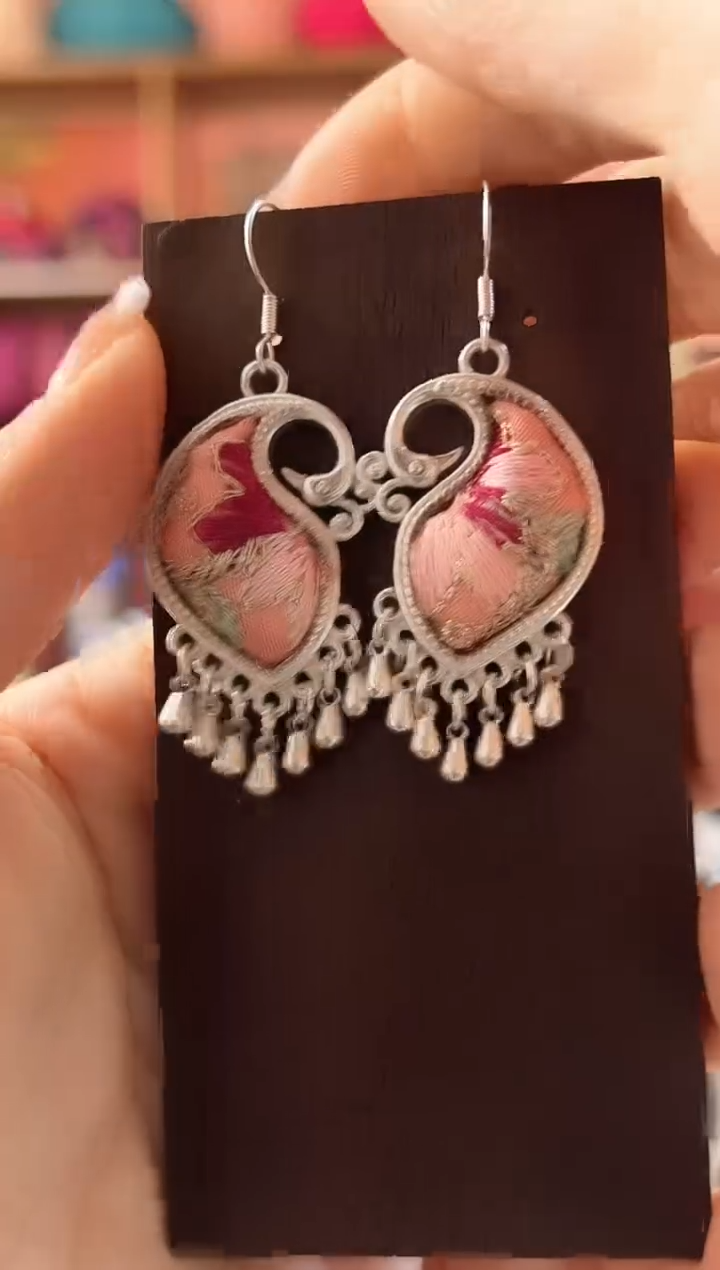 织绣民族风老绣饰品449