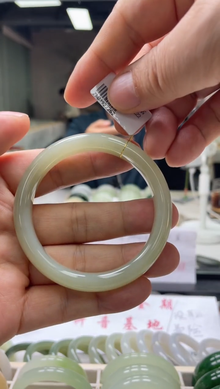 【闪购商品】和田玉手镯未镶嵌编码 2262圈口58-59