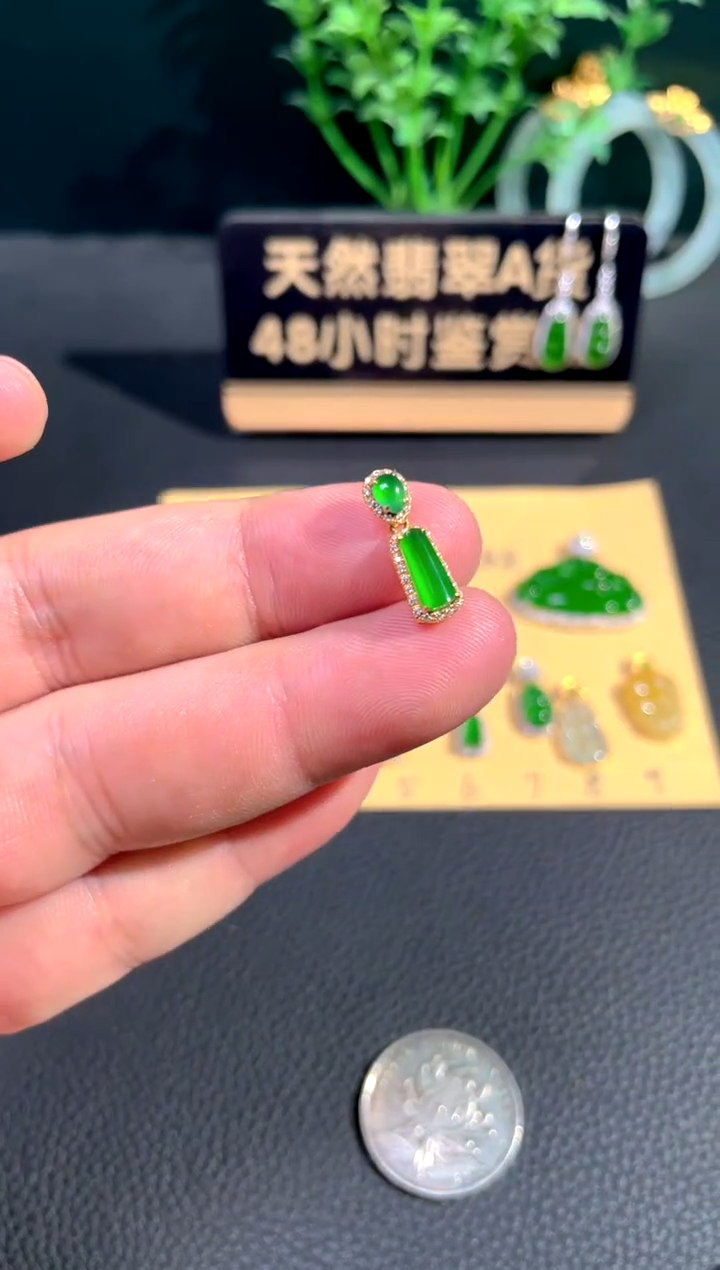 颈饰18K金镶嵌翡翠翡翠