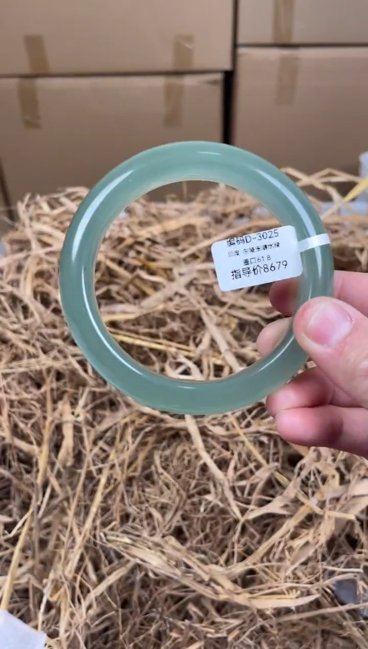 未镶嵌手镯石英质玉D3025