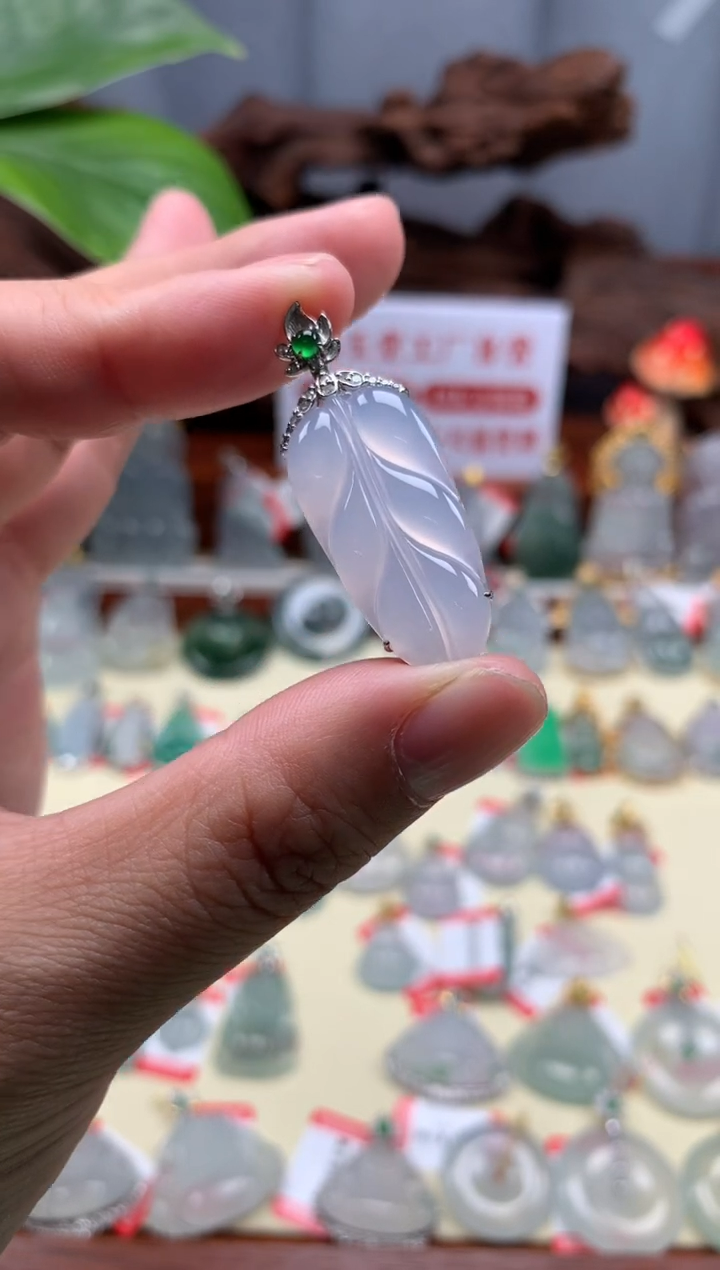 【闪购商品】翡翠颈饰18K金镶嵌叶子