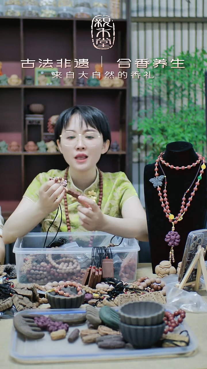 泥塑红麝不动尊牌子设计款