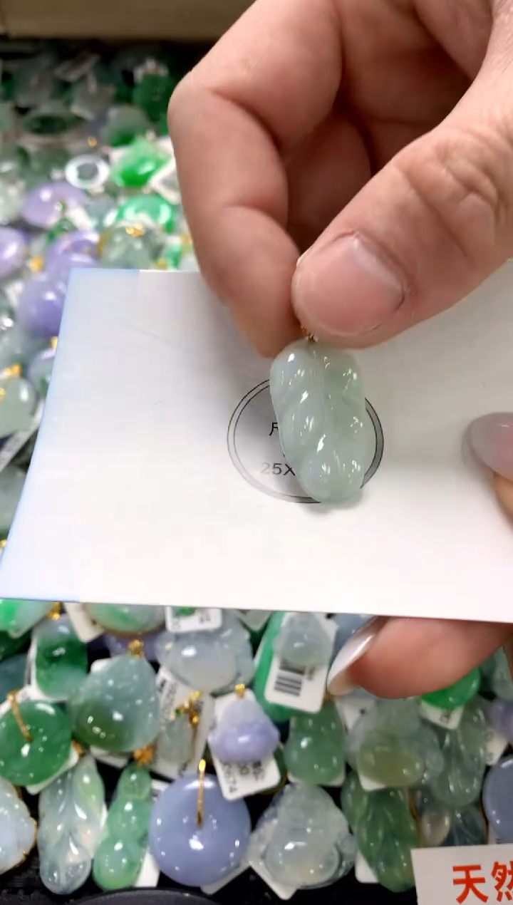 颈饰18K金镶嵌翡翠1111111111111111