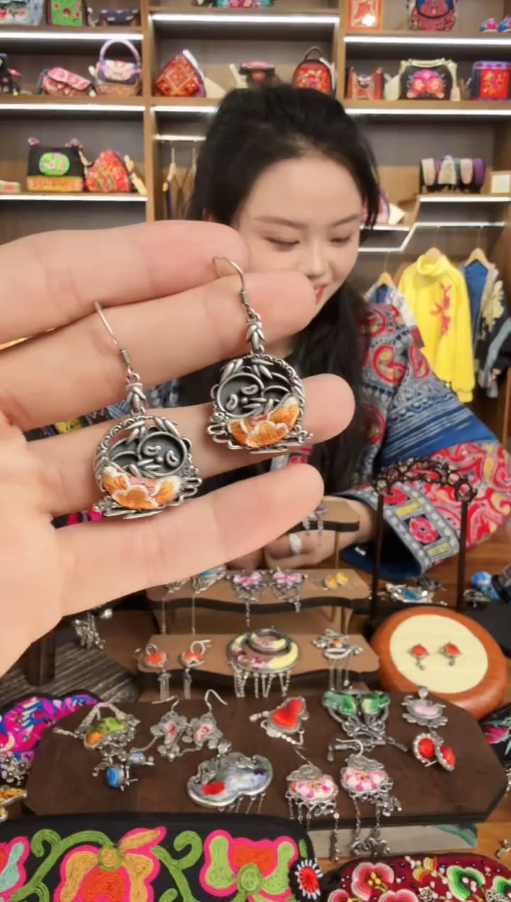 【闪购商品】织绣178蒙阿苏苗绣传承