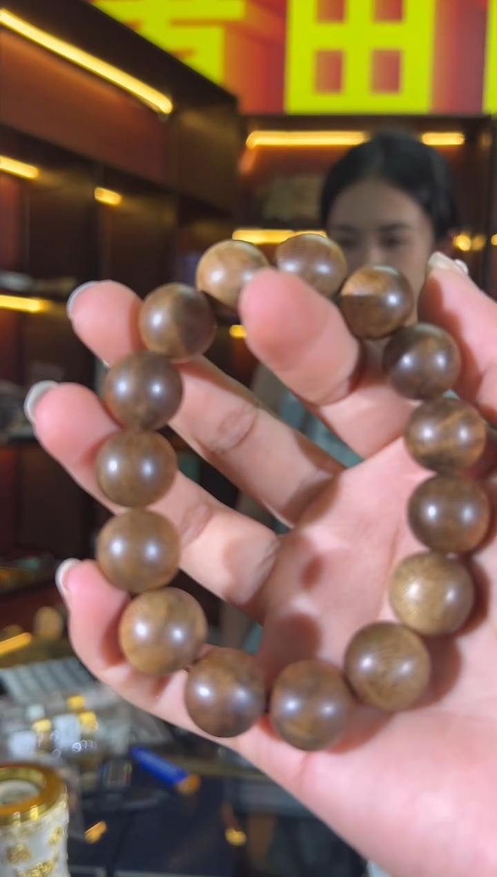 手串沉香26号1.4芽庄红油多样性发一