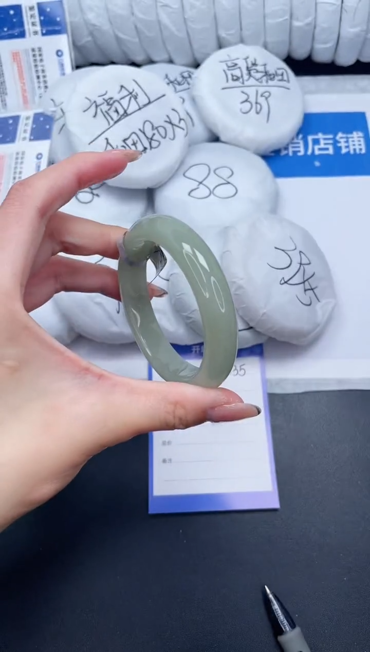 未镶嵌手镯石英质玉135-55.3DK