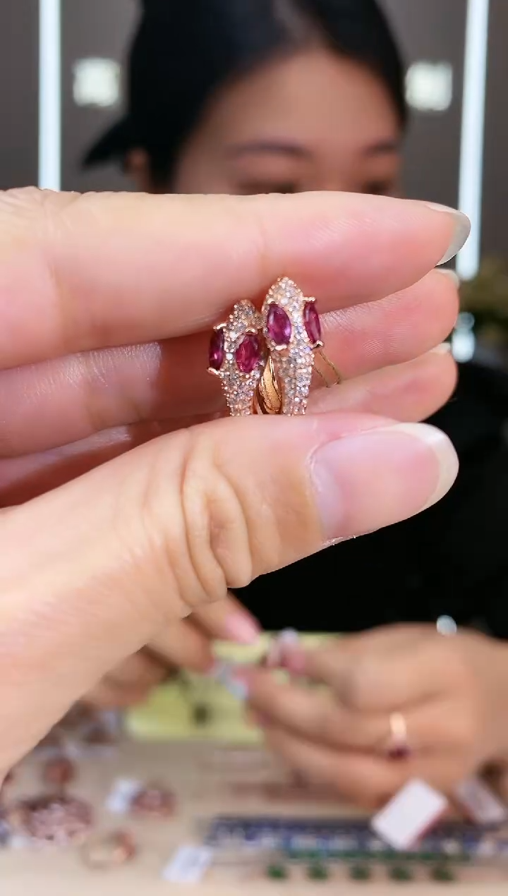 【闪购商品】红宝石耳饰银S925镶嵌耳饰