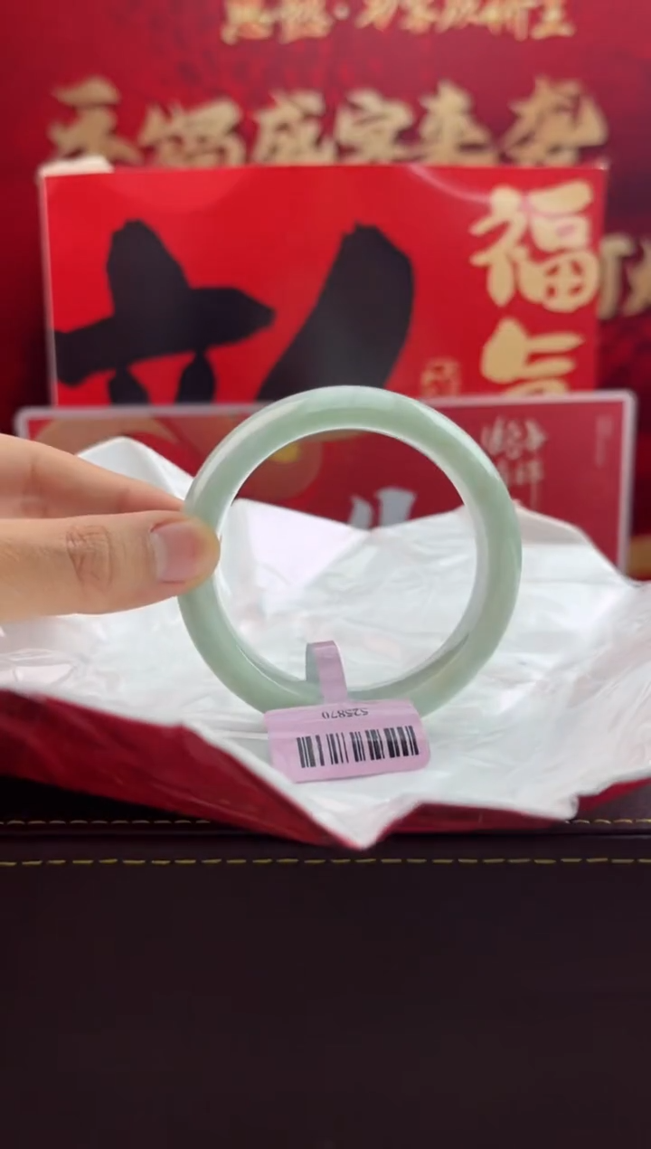 【闪购商品】翡翠手镯未镶嵌11翡翠手镯（微瑕）