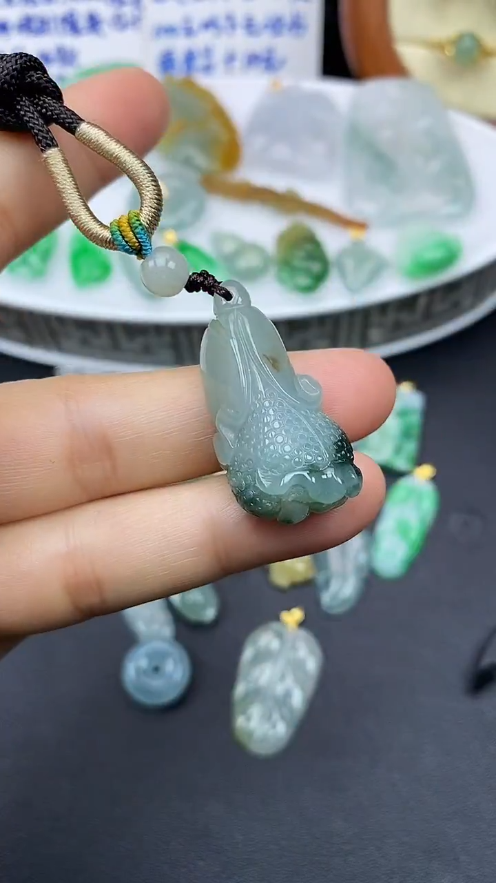 颈饰未镶嵌翡翠吊坠