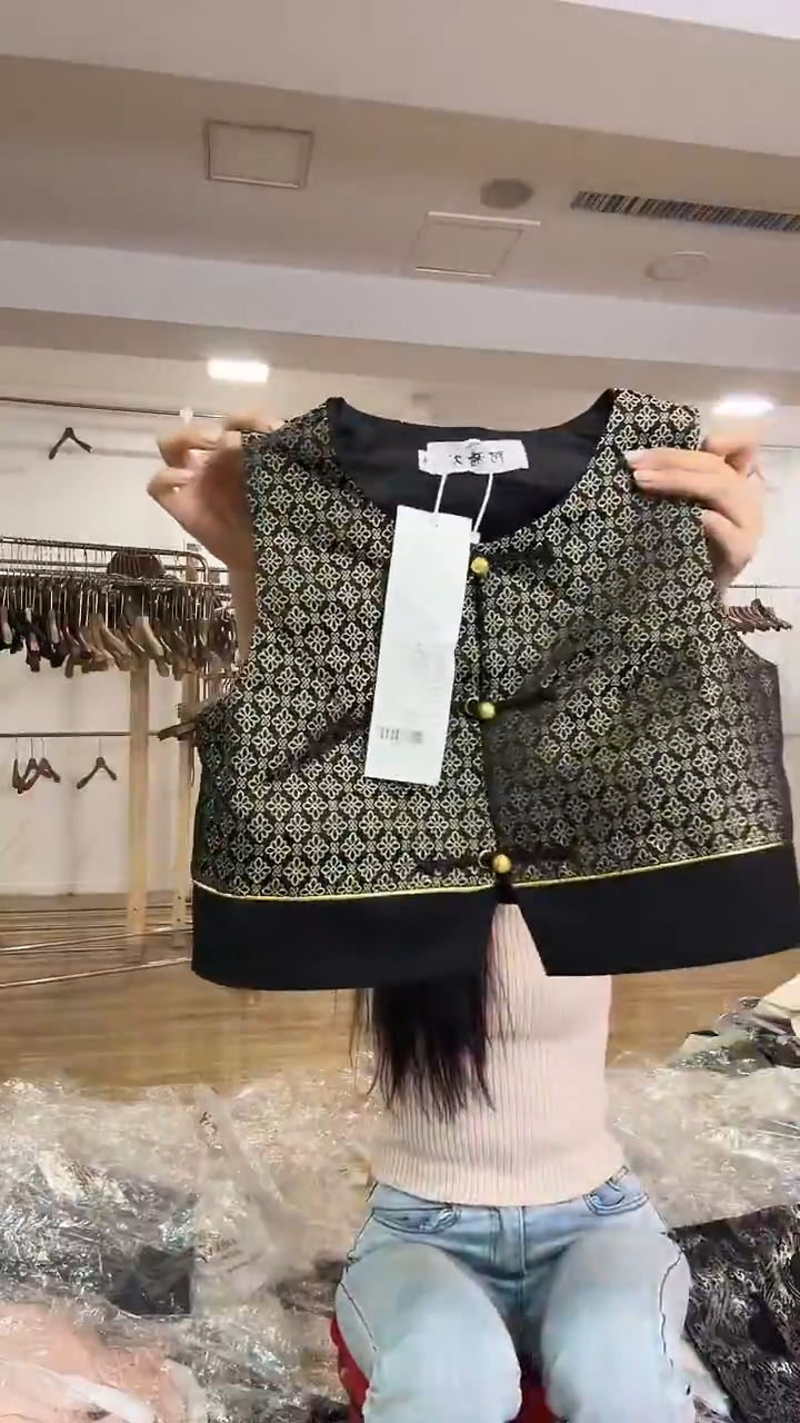 马甲       M码       80-110斤