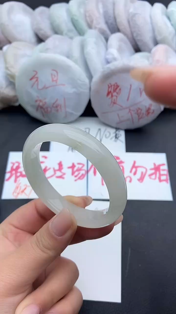 未镶嵌手镯石英质玉瑕疵45+55/56