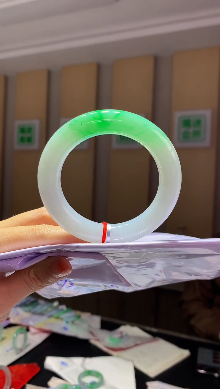 未镶嵌手镯翡翠-K770 圈口56.8 全款18万 定金2万