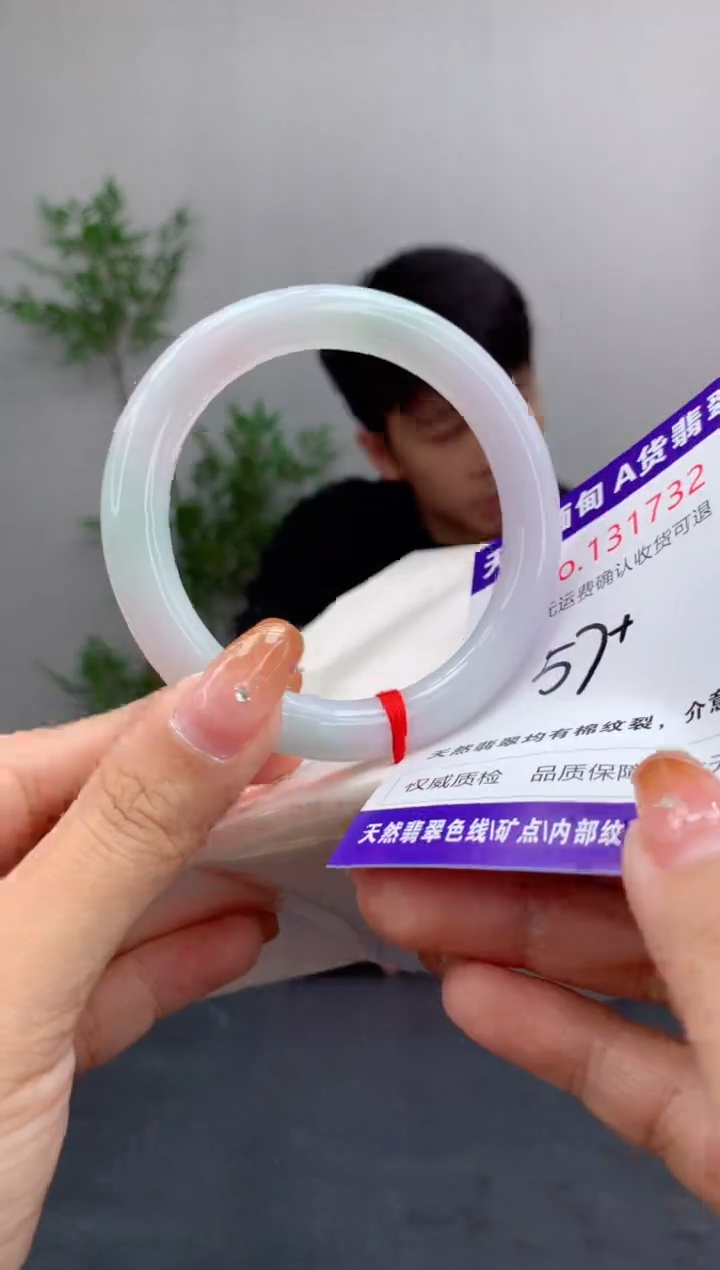 未镶嵌手镯翡翠有纹，完美者勿拍