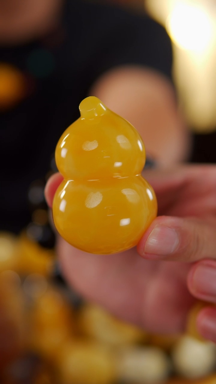 未镶嵌颈饰蜜蜡54.81焦皮料葫芦