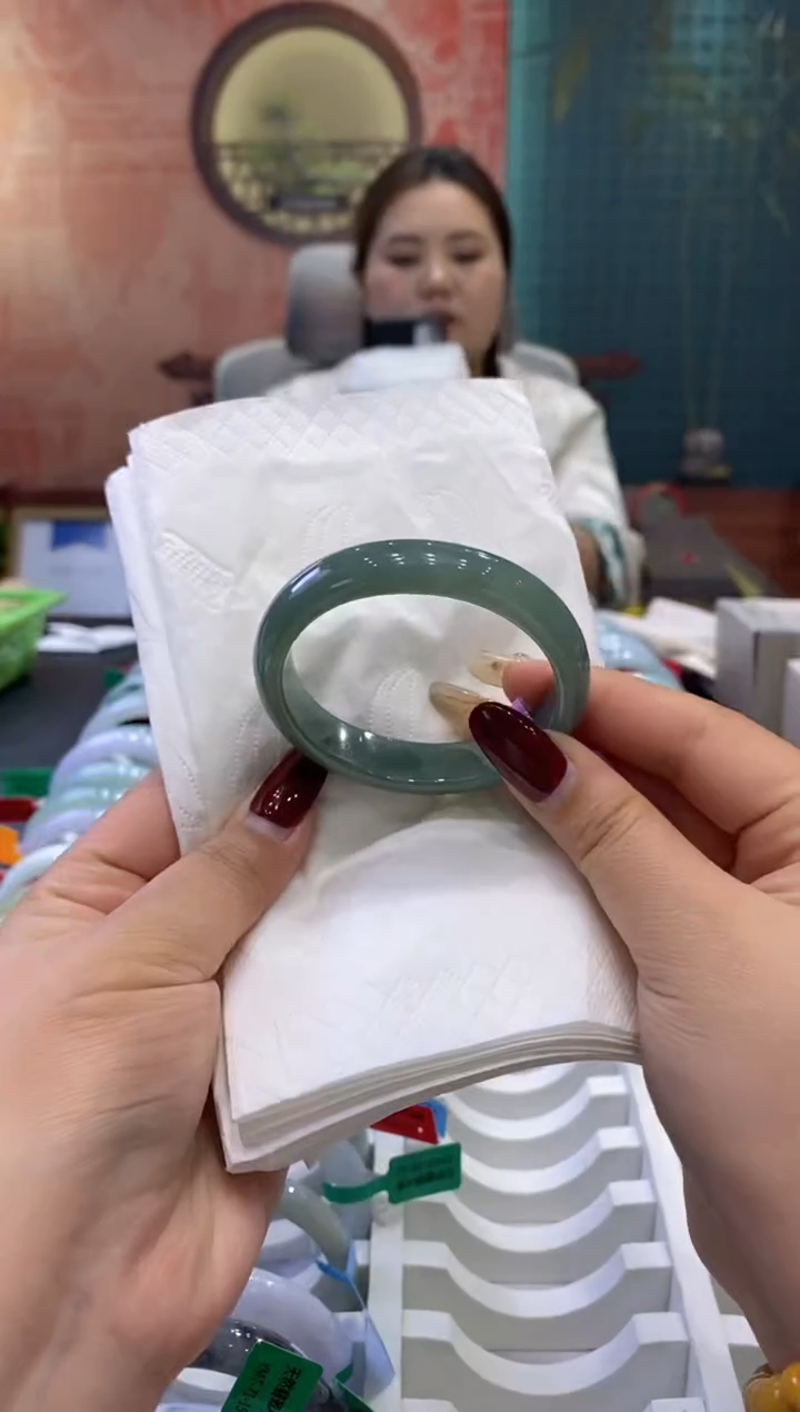 【闪购商品】翡翠手镯未镶嵌多人0008367