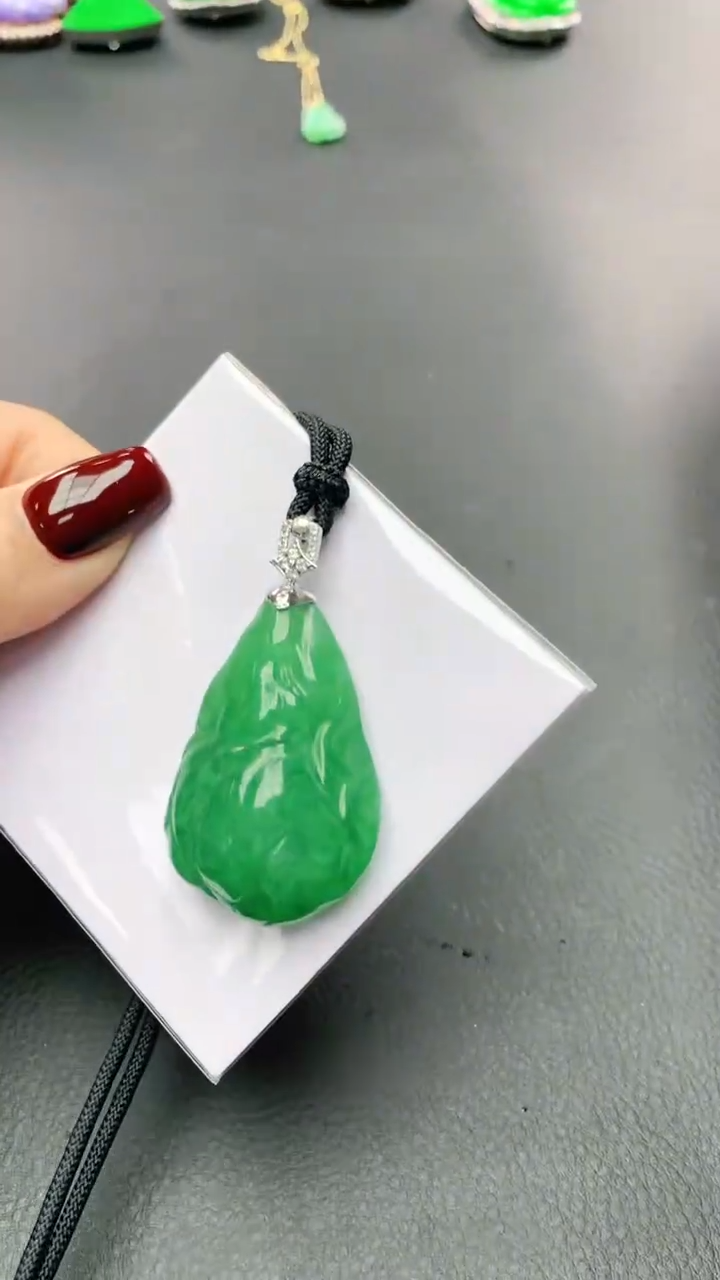 【闪购商品】翡翠颈饰18K金镶嵌赠礼盒证书