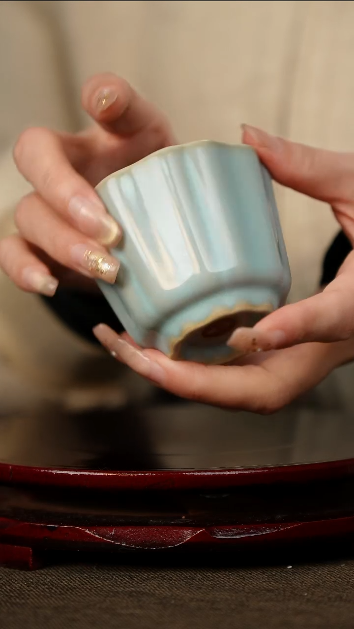 樊立 渐变蓝 多瓣葵口