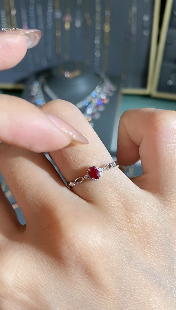 【闪购商品】红宝石戒指18K金镶嵌戒指