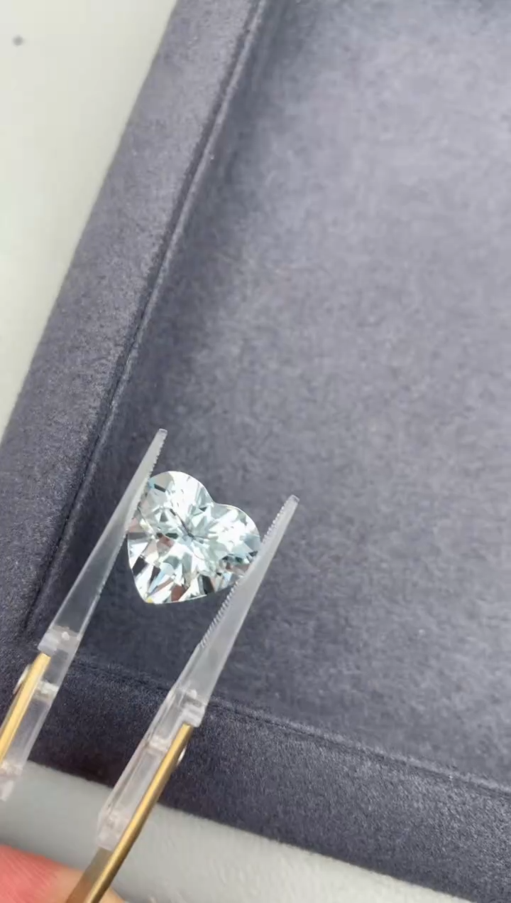 【闪购商品】绿柱石裸石未镶嵌6.8ct白海蓝