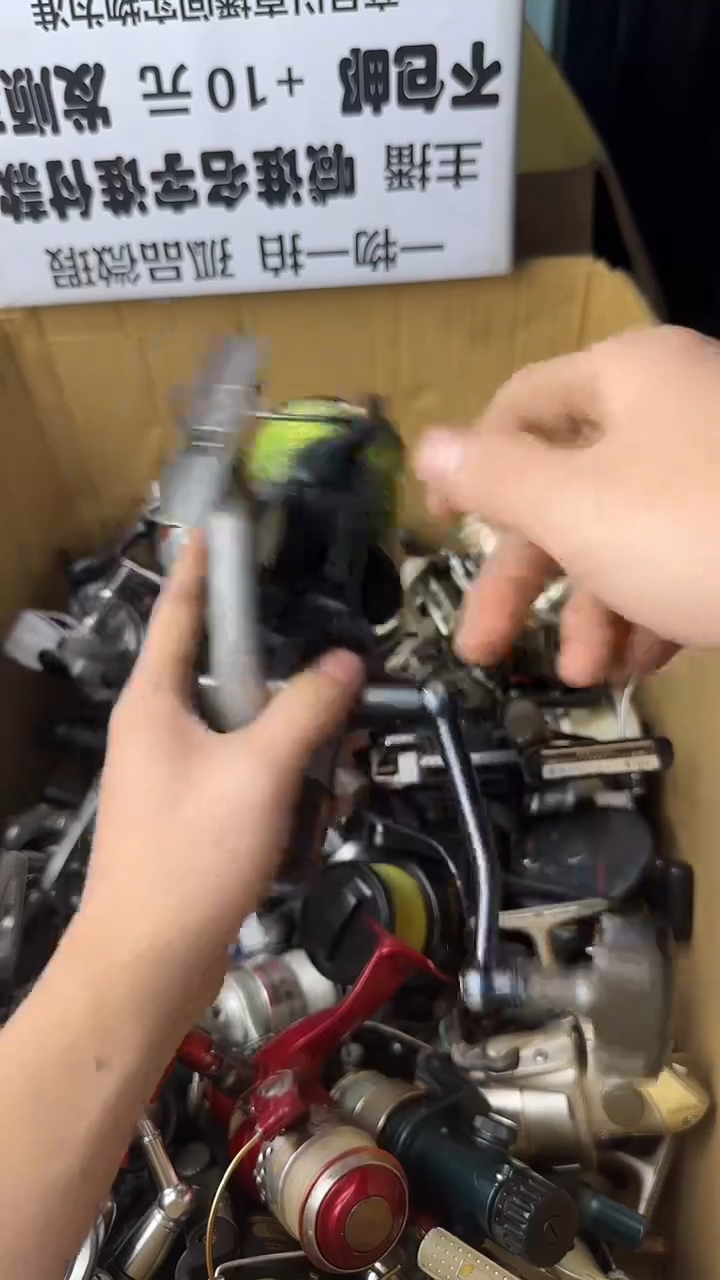 用****6微瑕钓鱼轮，直播间讲解为准，看清楚再拍，如有拆卸不退换