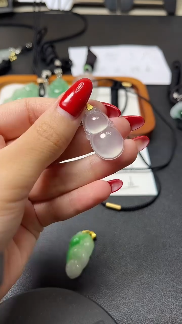 翡翠未镶嵌颈饰时尚女士精品吊坠