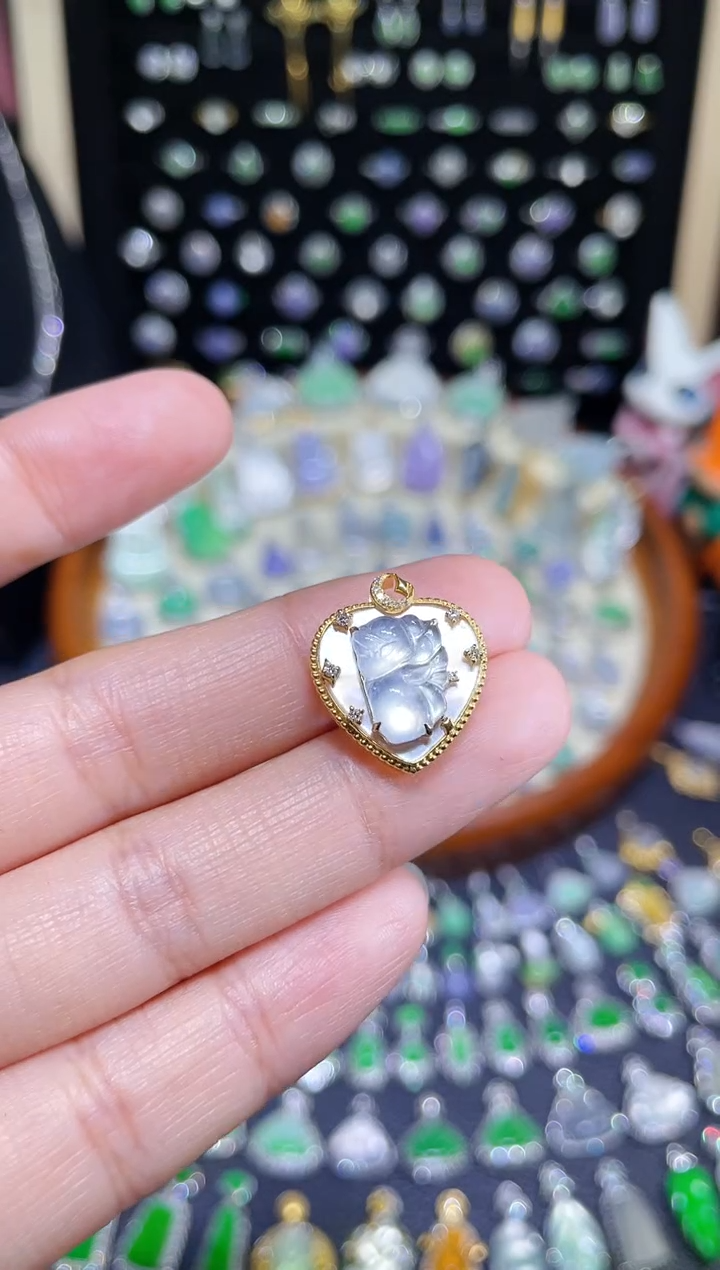 颈饰18K金镶嵌翡翠玻璃种花仙子吊坠