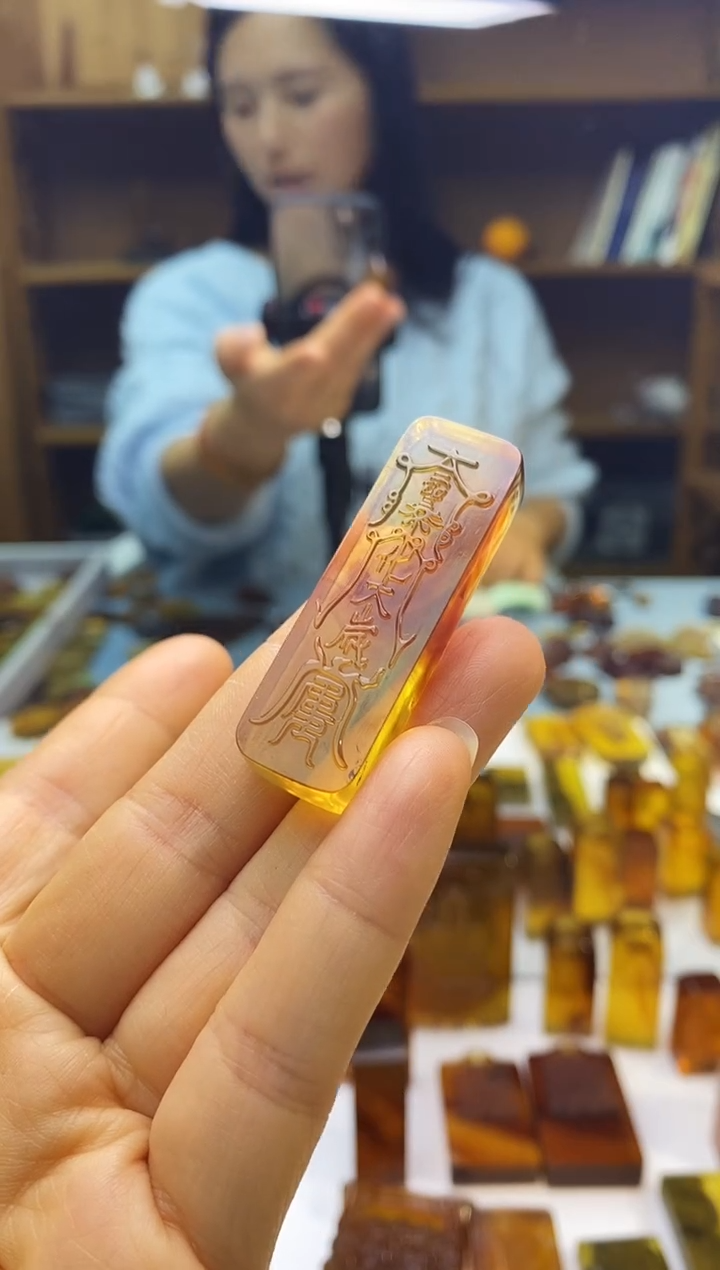 琥珀颈饰未镶嵌SN89-66（太岁·雕刻）