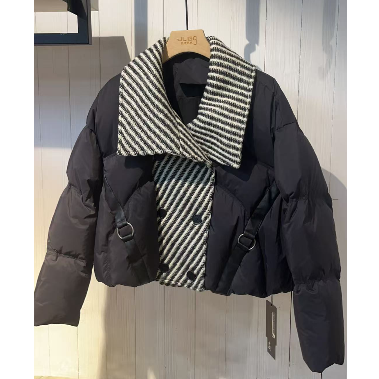 【维姐精选】GG 90白鸭绒大翻领拼接设计短款羽绒服ASD8531