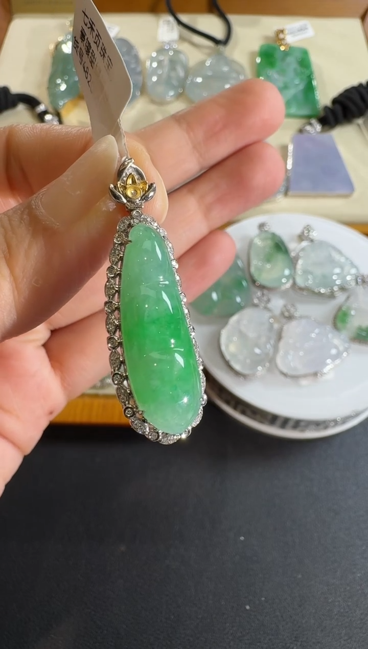 【闪购商品】翡翠吊坠(不含链)18K金镶嵌【源头工厂】钻石镶嵌