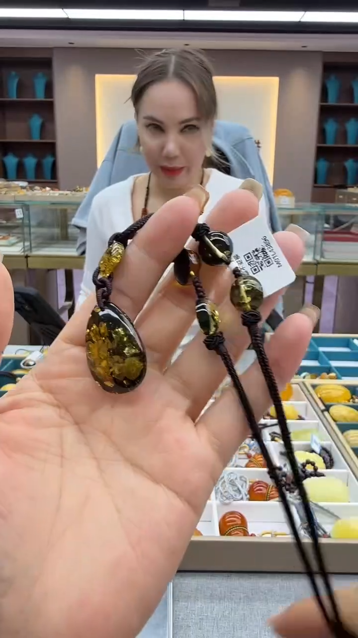 琥珀颈饰未镶嵌47秒拍号 假一罚三 