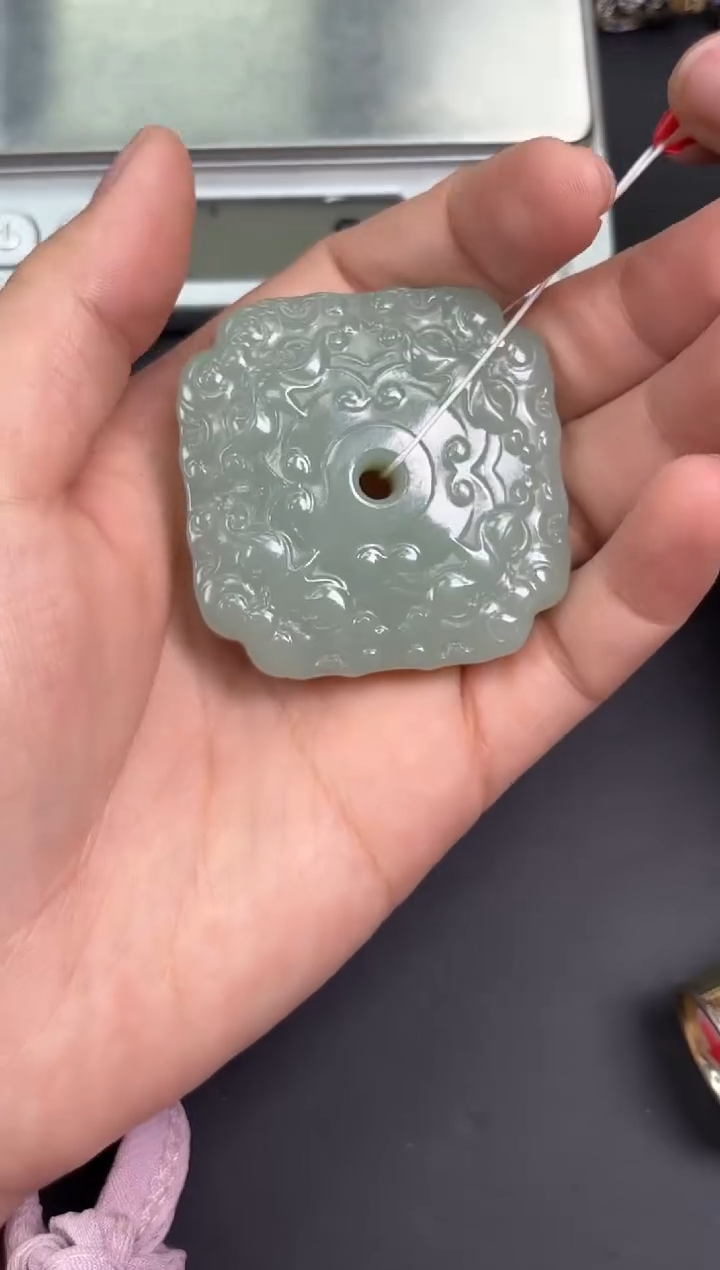 【闪购商品】和田玉把件未镶嵌且末微色差近矿